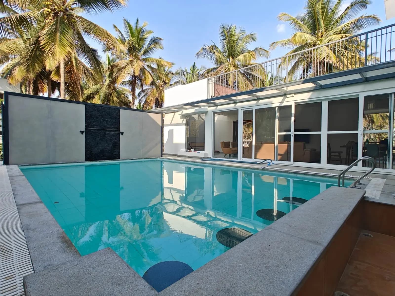 Palms & Paradise — home_detail