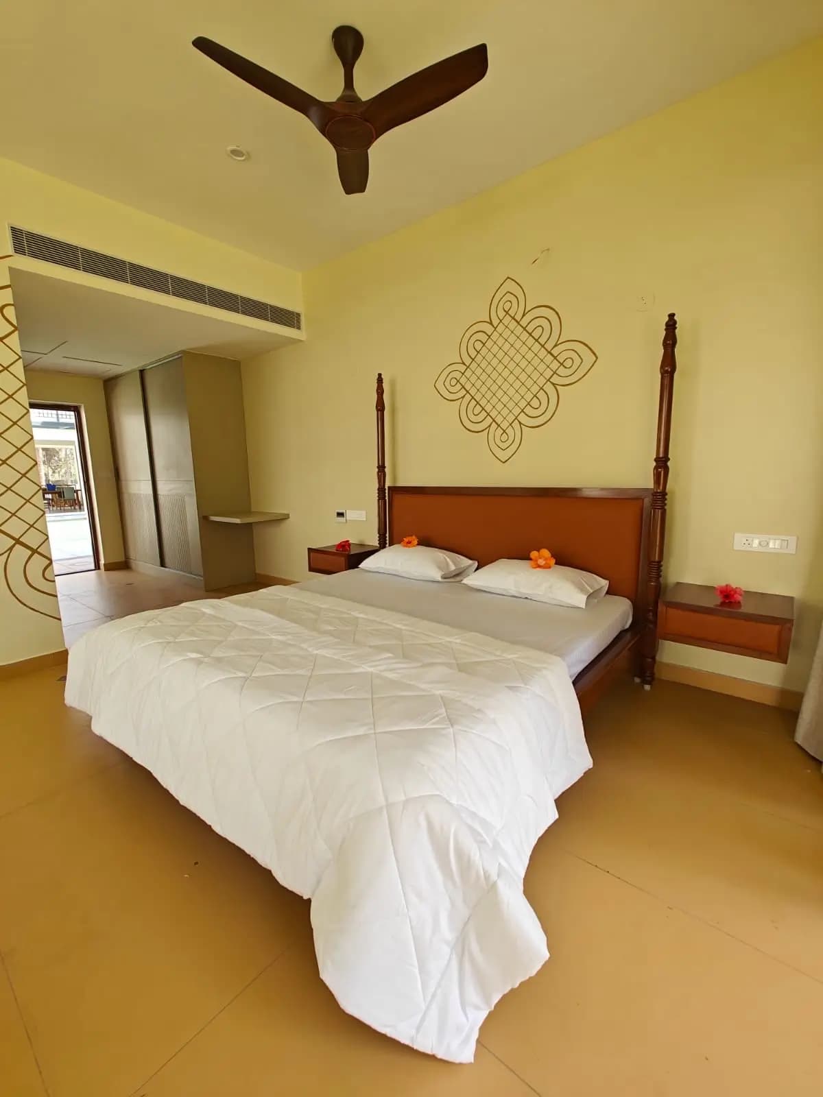 Room 2 at Palms & Paradise
