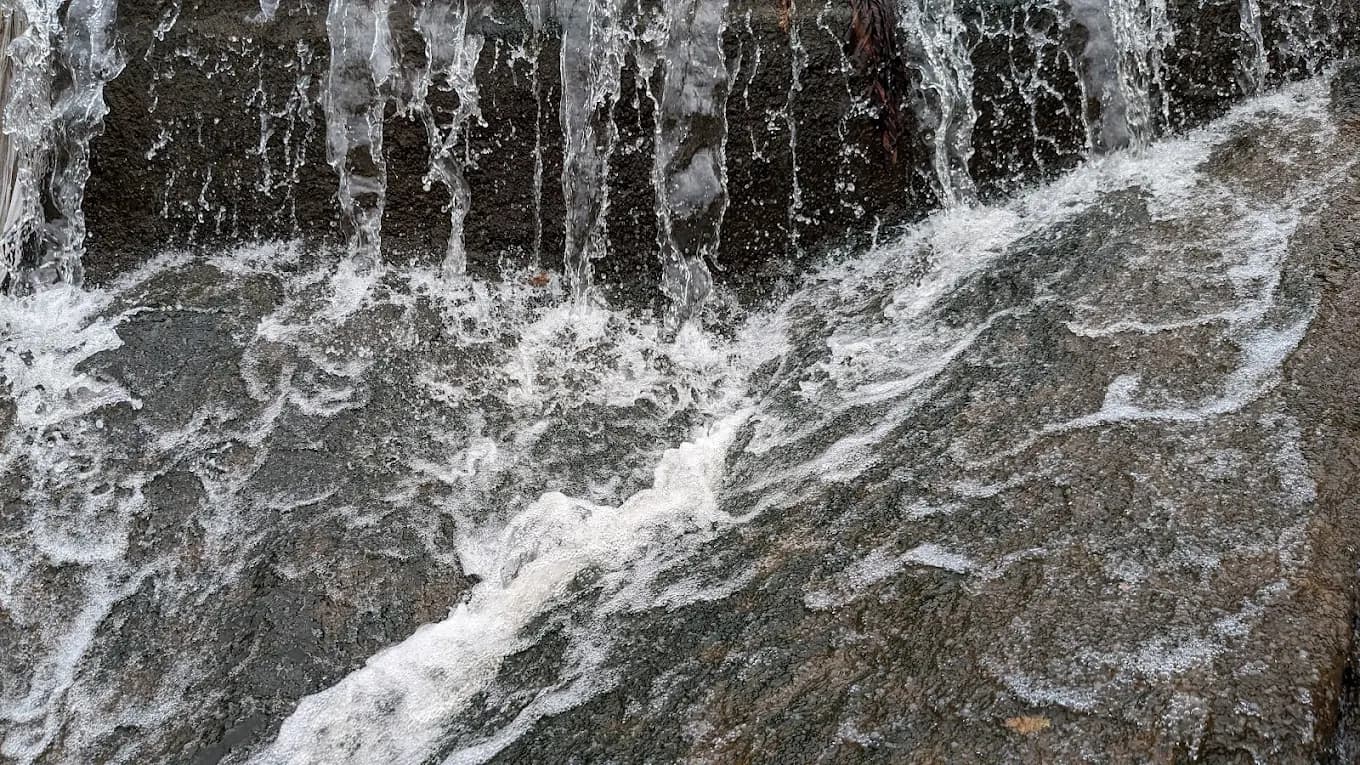 Jalagamparai Falls