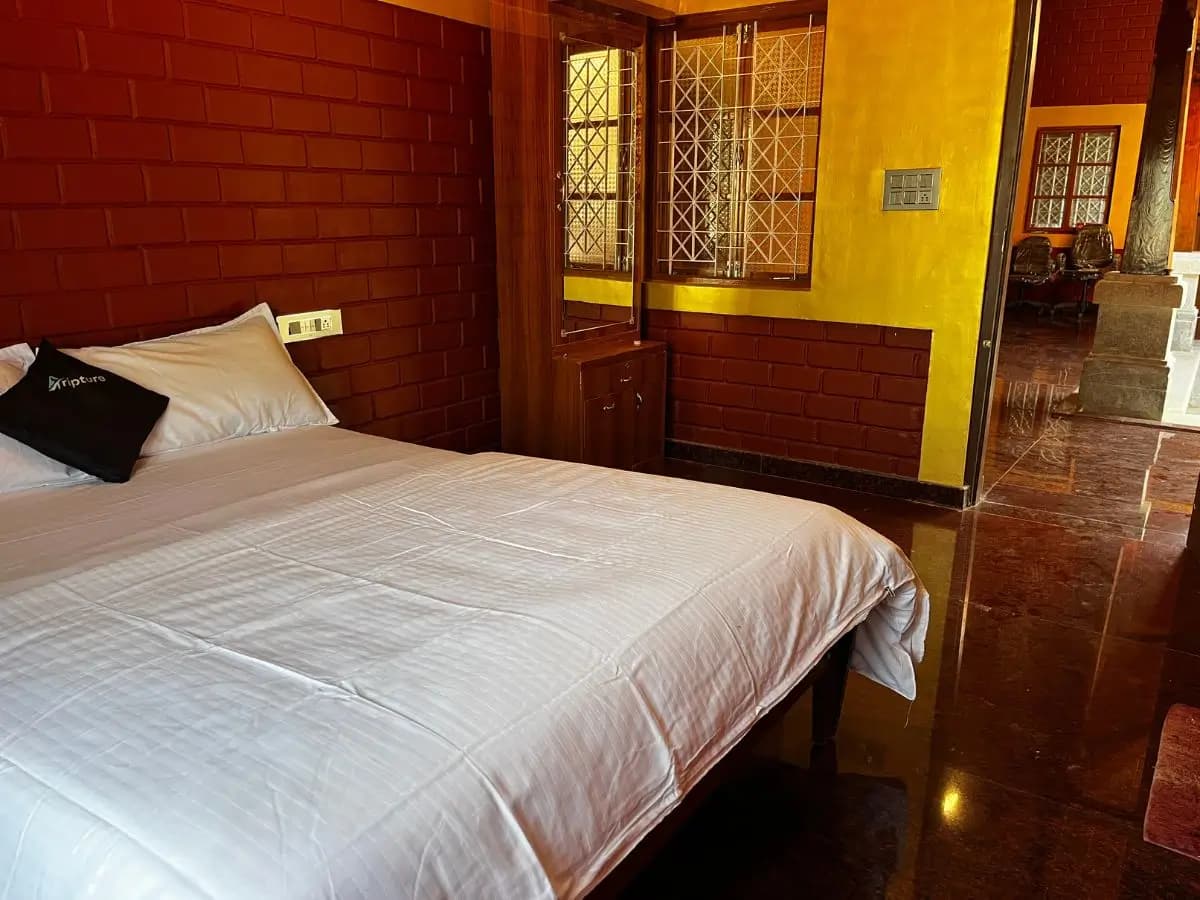Room 4 at Mountain Mist by Tripture